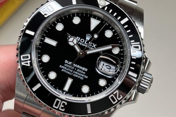 進化を遂げた人気ダイバーズウォッチ『SUBMARINER Ref.126610LN』