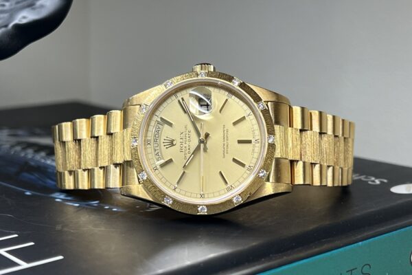 バーク仕上げ『DAY-DATE Ref.18108』